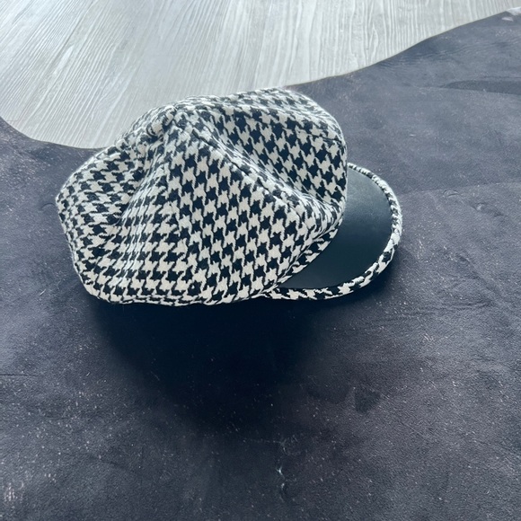 Parisian checkered hat - Picture 4 of 5